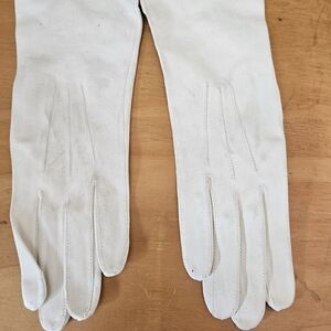 Elegant White Women's Gloves